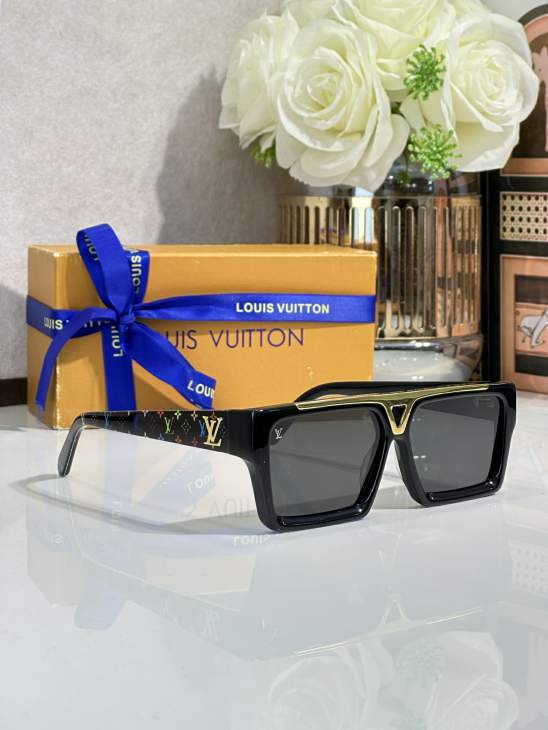 Picture of Louis Vuitton Sunglasses _SKUfw77317378fw